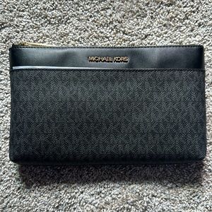 Michael Kors pouch